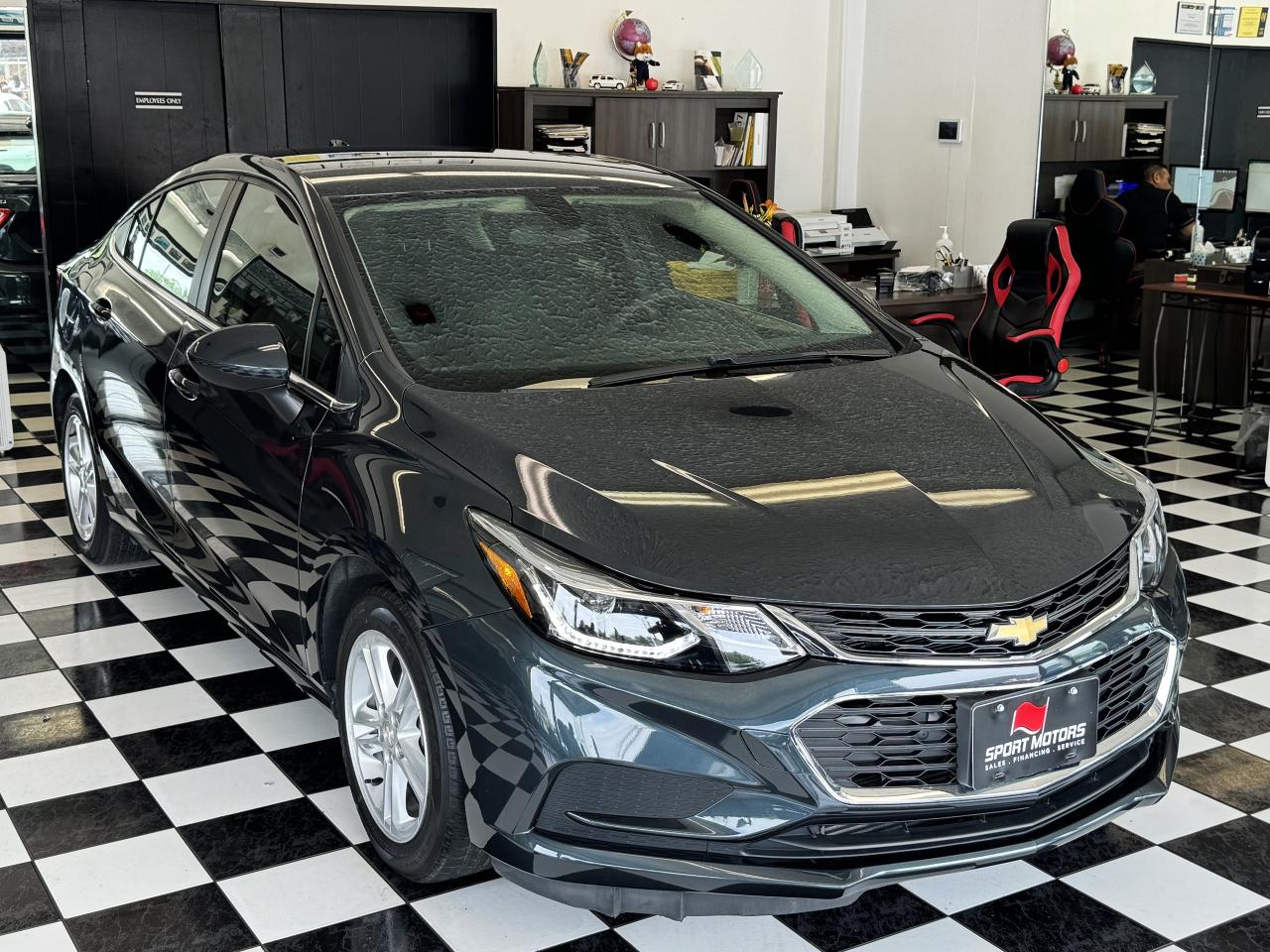 2018 Chevrolet Cruze LT+Remote Start+ApplePlay+HeatedSeats+CLEAN CARFAX Photo6