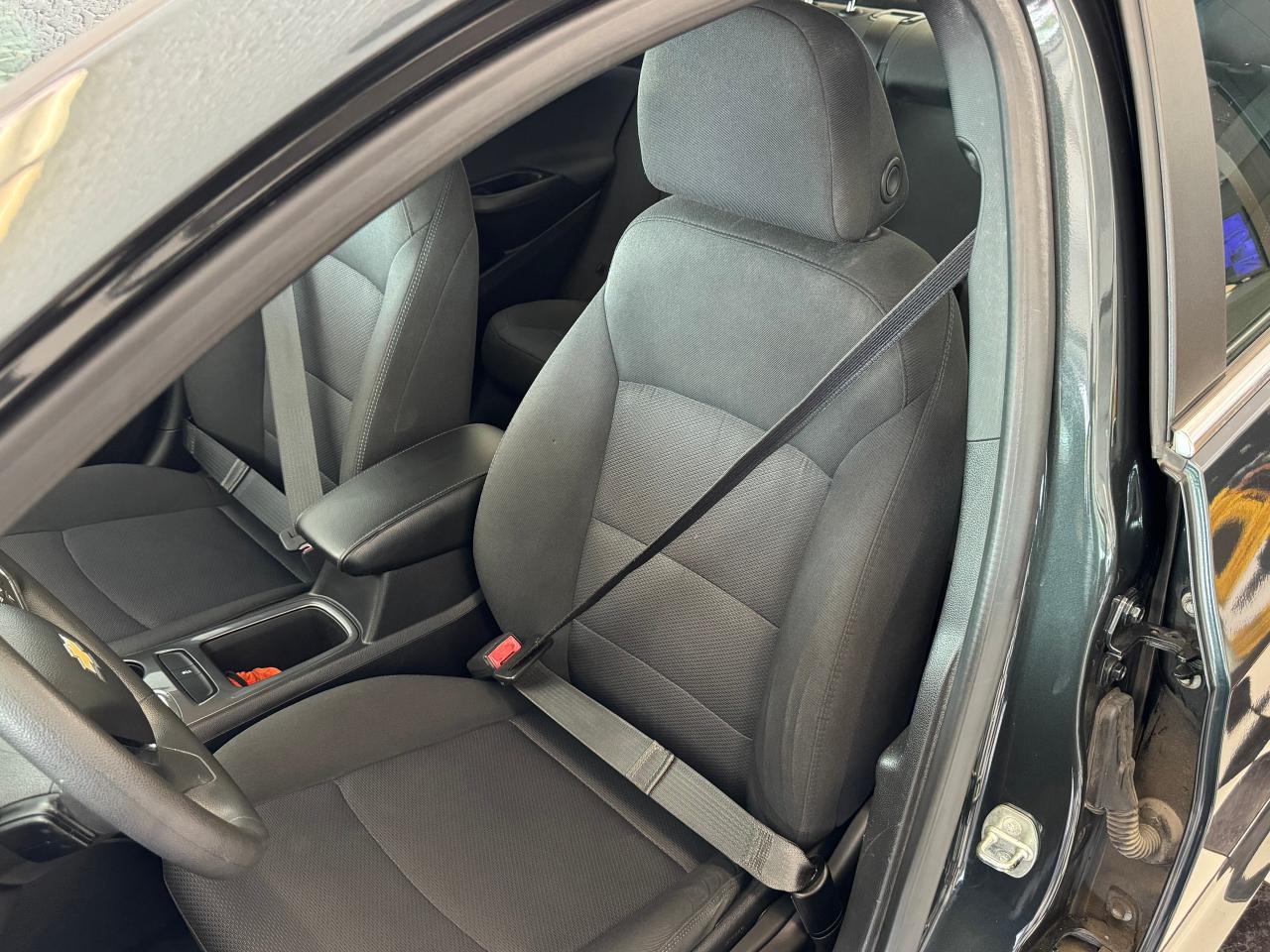 2018 Chevrolet Cruze LT+Remote Start+ApplePlay+HeatedSeats+CLEAN CARFAX - Photo #19