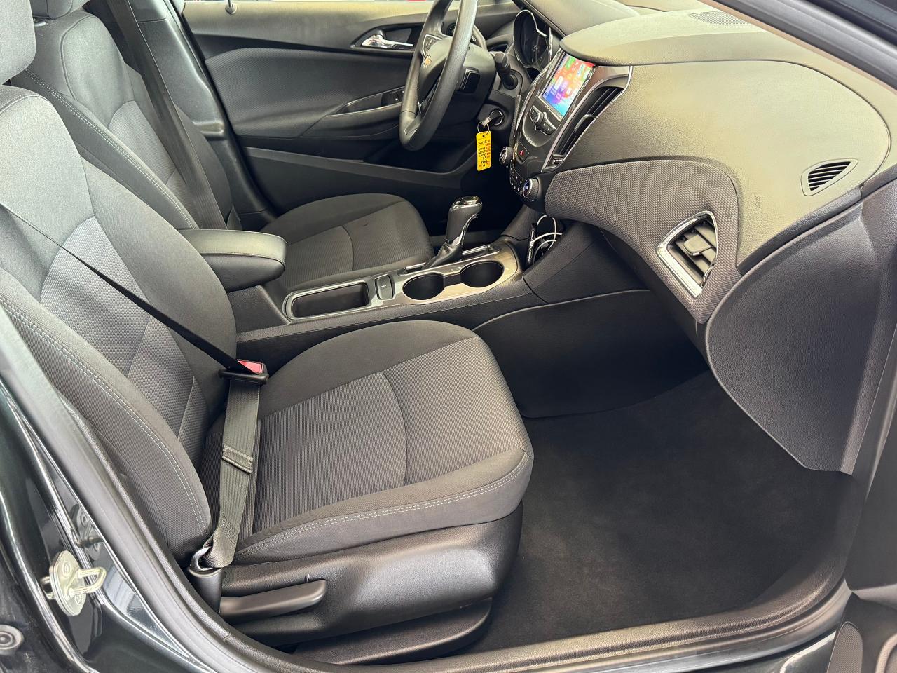 2018 Chevrolet Cruze LT+Remote Start+ApplePlay+HeatedSeats+CLEAN CARFAX Photo21