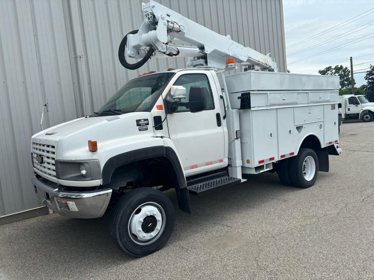 Used 2008 GMC 5500 4x4 for sale in Brantford, ON