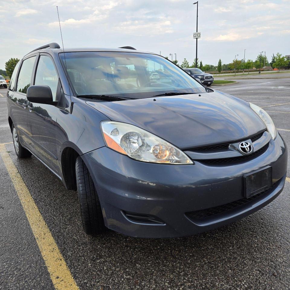 2006 Toyota Sienna CE Photo2