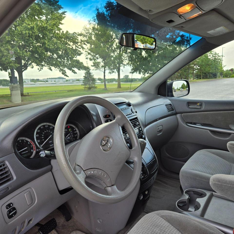 2006 Toyota Sienna CE - Photo #9