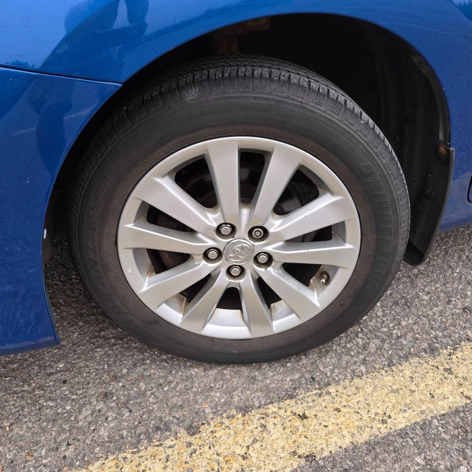 2010 Toyota Matrix 4DR WGN MAN FWD Photo3