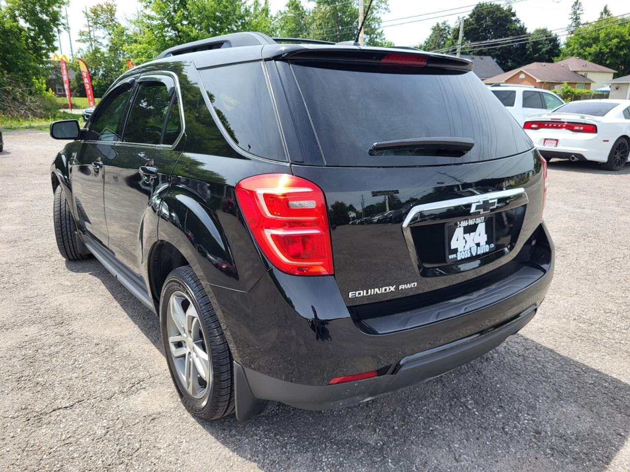 2017 Chevrolet Equinox 2LT AWD Photo2