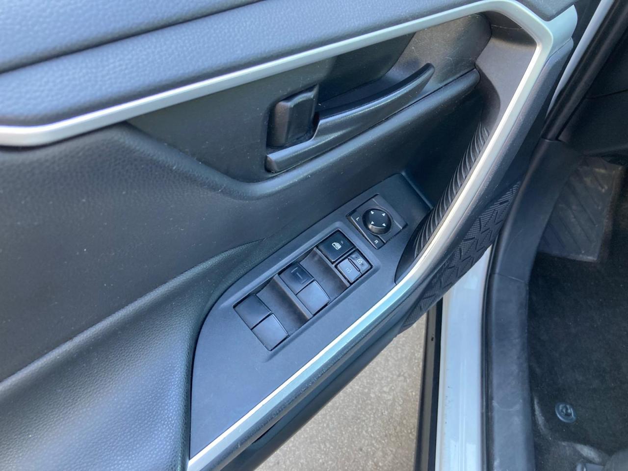 2019 Toyota RAV4 AWD LE NO ACCIDENT B-TOOTH CAMER NEW TIRES+ BRAKES - Photo #11