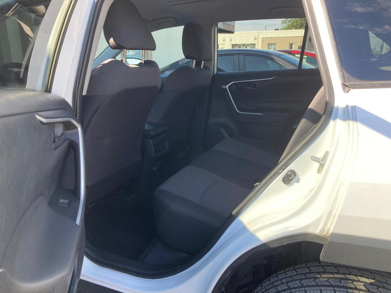 2019 Toyota RAV4 AWD LE NO ACCIDENT B-TOOTH CAMER NEW TIRES+ BRAKES - Photo #16
