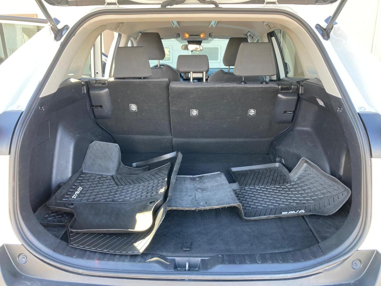 2019 Toyota RAV4 AWD LE NO ACCIDENT B-TOOTH CAMER NEW TIRES+ BRAKES - Photo #12