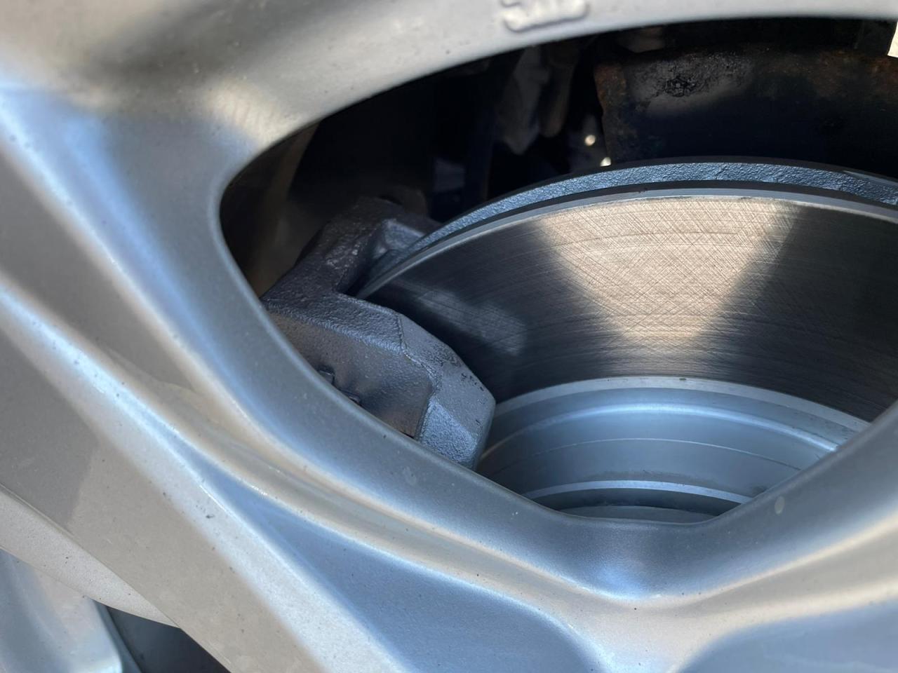 2019 Toyota RAV4 AWD LE NO ACCIDENT B-TOOTH CAMER NEW TIRES+ BRAKES - Photo #3