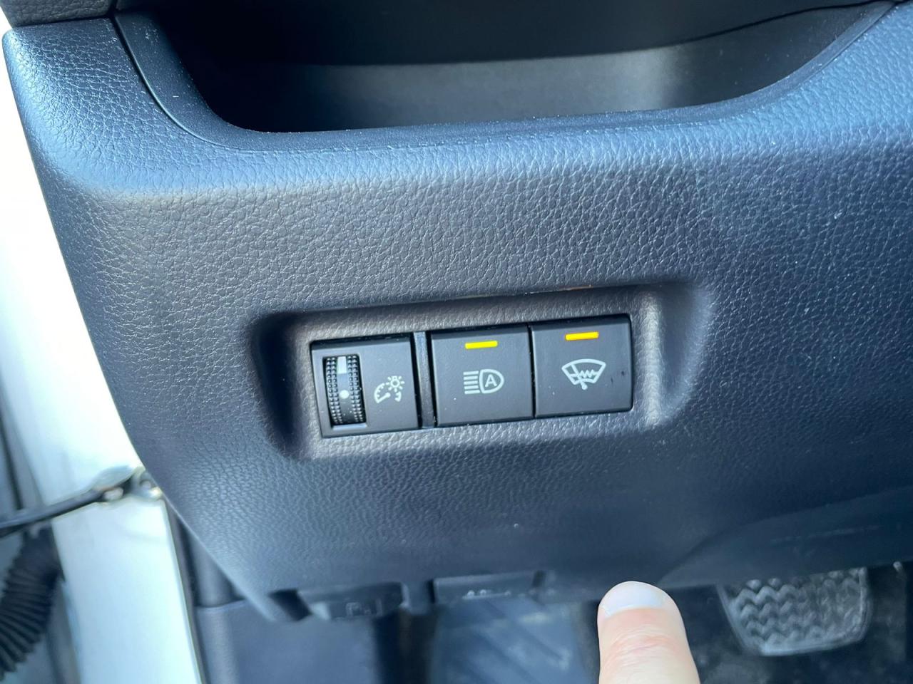 2019 Toyota RAV4 AWD LE NO ACCIDENT B-TOOTH CAMER NEW TIRES+ BRAKES - Photo #19