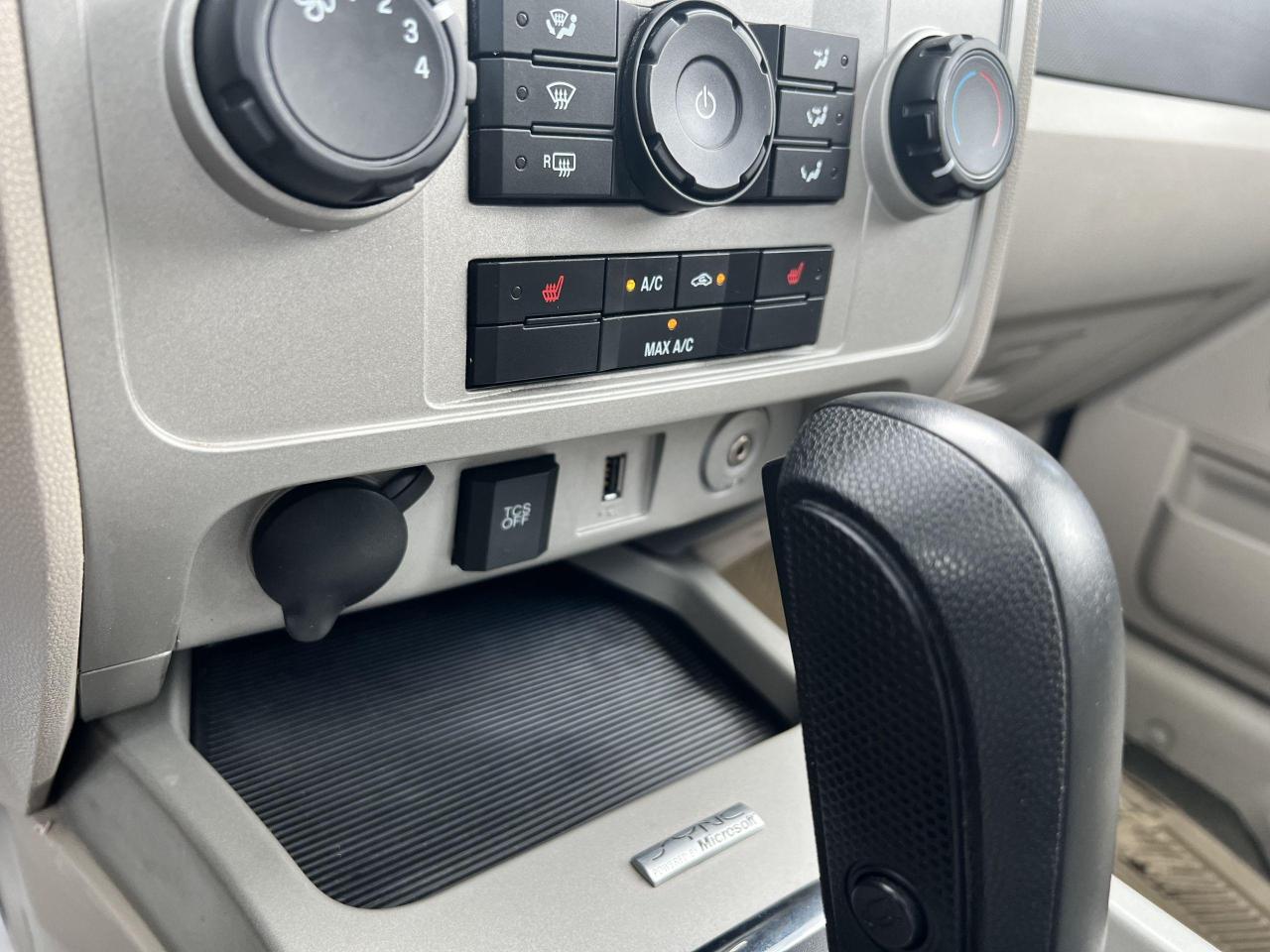 2012 Ford Escape 4WD 4dr XLT - Photo #26