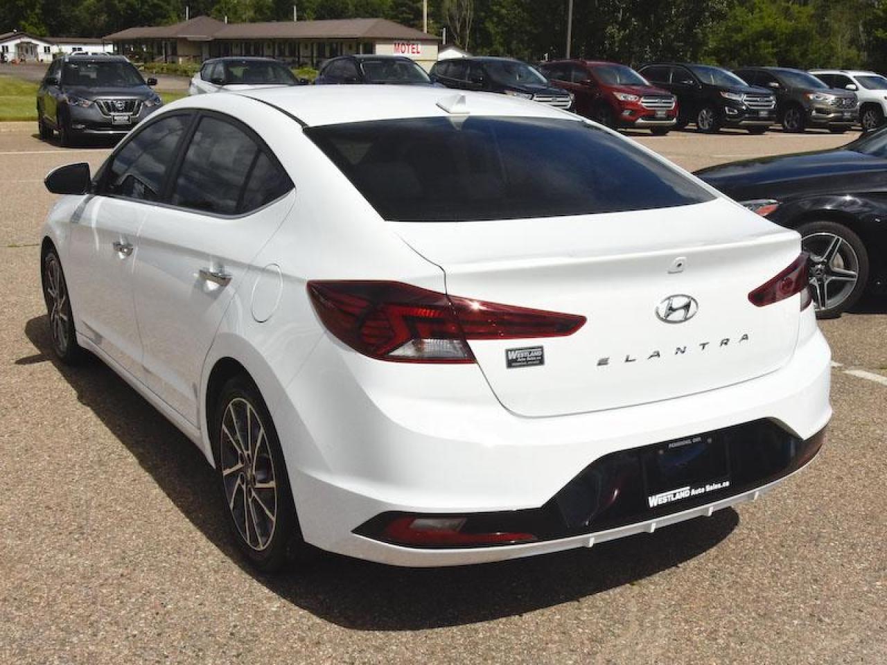 2020 Hyundai Elantra Luxury - Photo #4