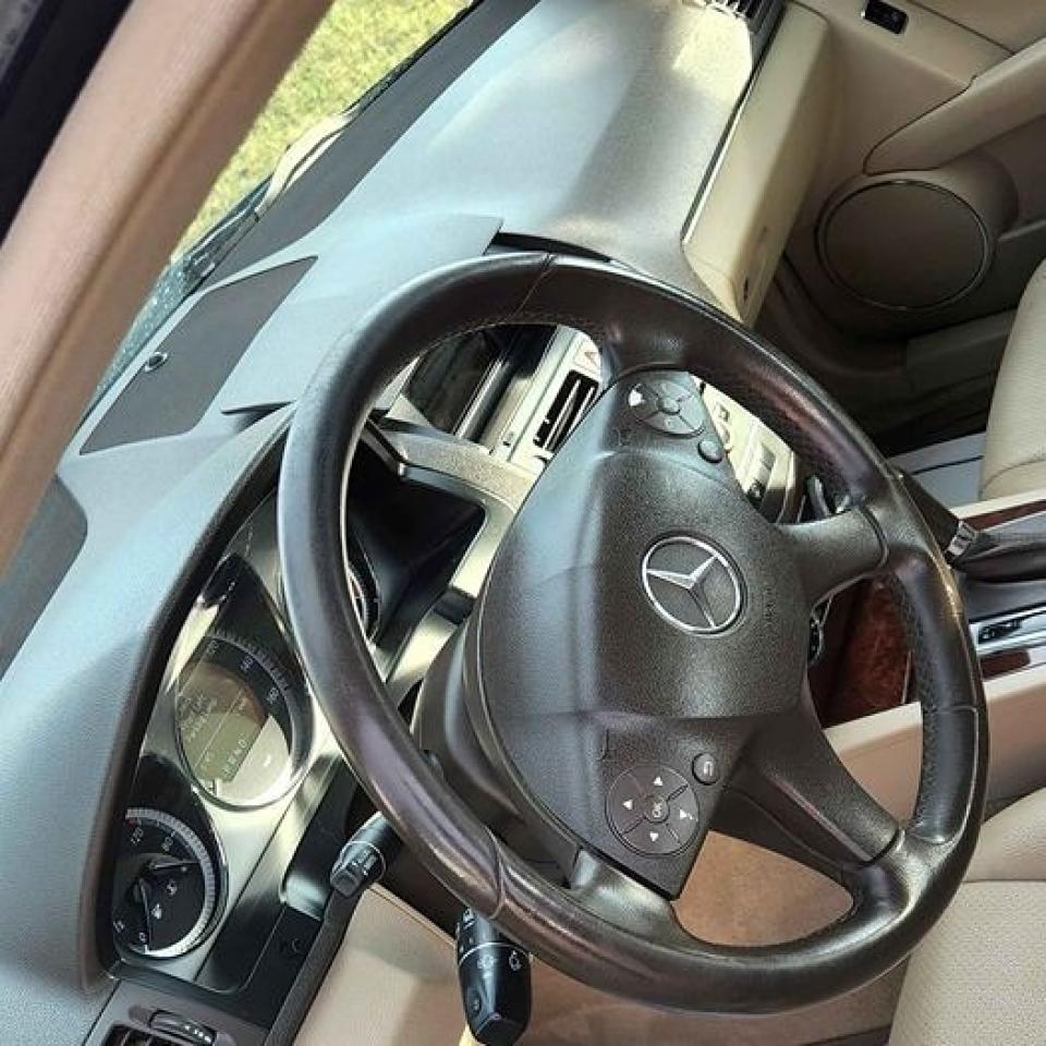 2011 Mercedes-Benz C-Class  - Photo #7