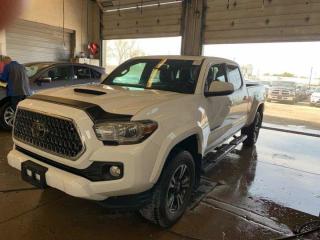 Used 2019 Toyota Tacoma SR5 4x4 V6 Double Cab, Leather, Nav, Sunroof, Heated Seats, Bluetooth & Much More ! for sale in Guelph, ON