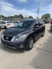 Used 2014 Nissan Pathfinder SL for sale in Winnipeg, MB