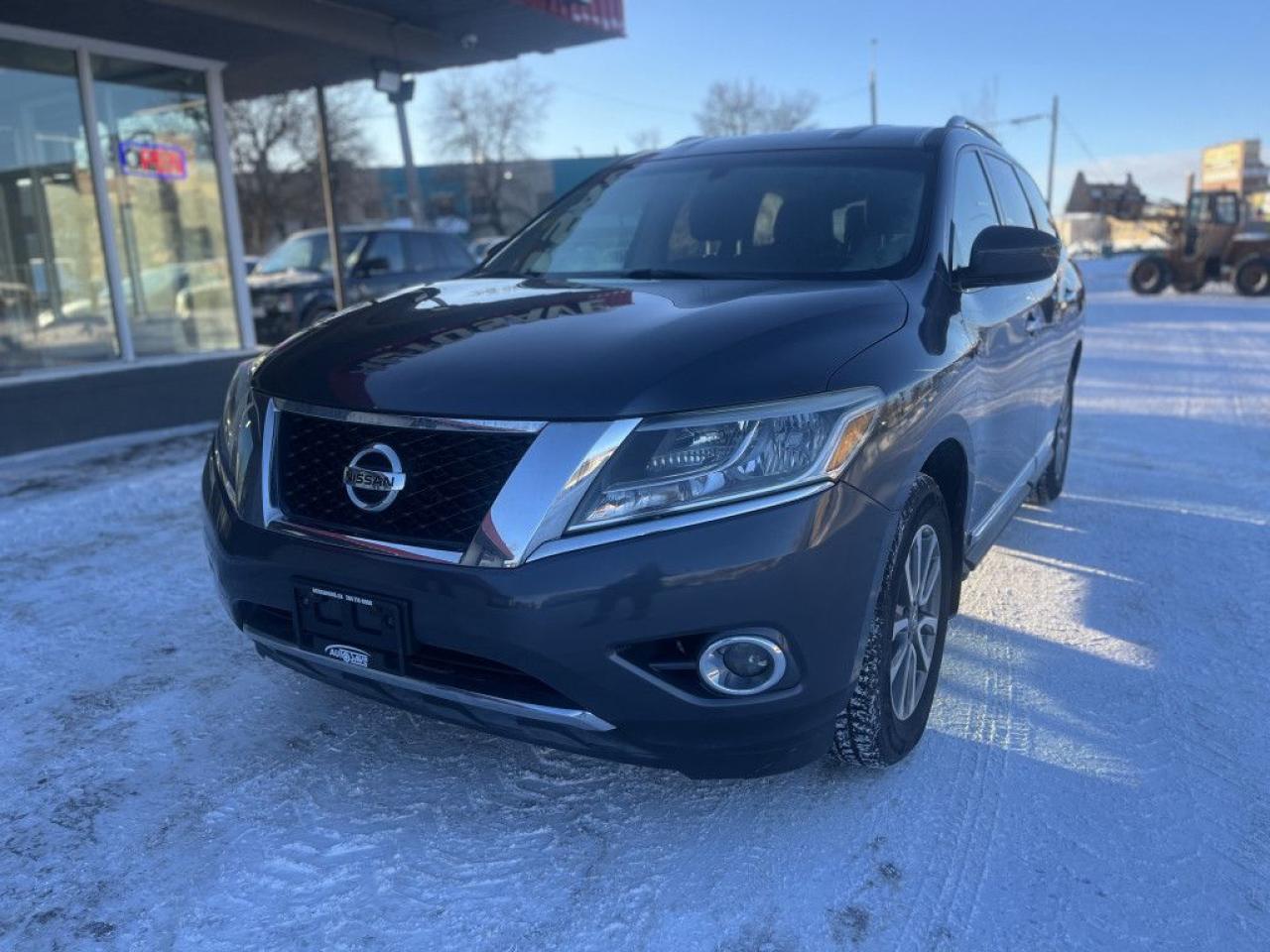 Used 2014 Nissan Pathfinder S 4dr Front-wheel Drive CVT SL for sale in Winnipeg, MB