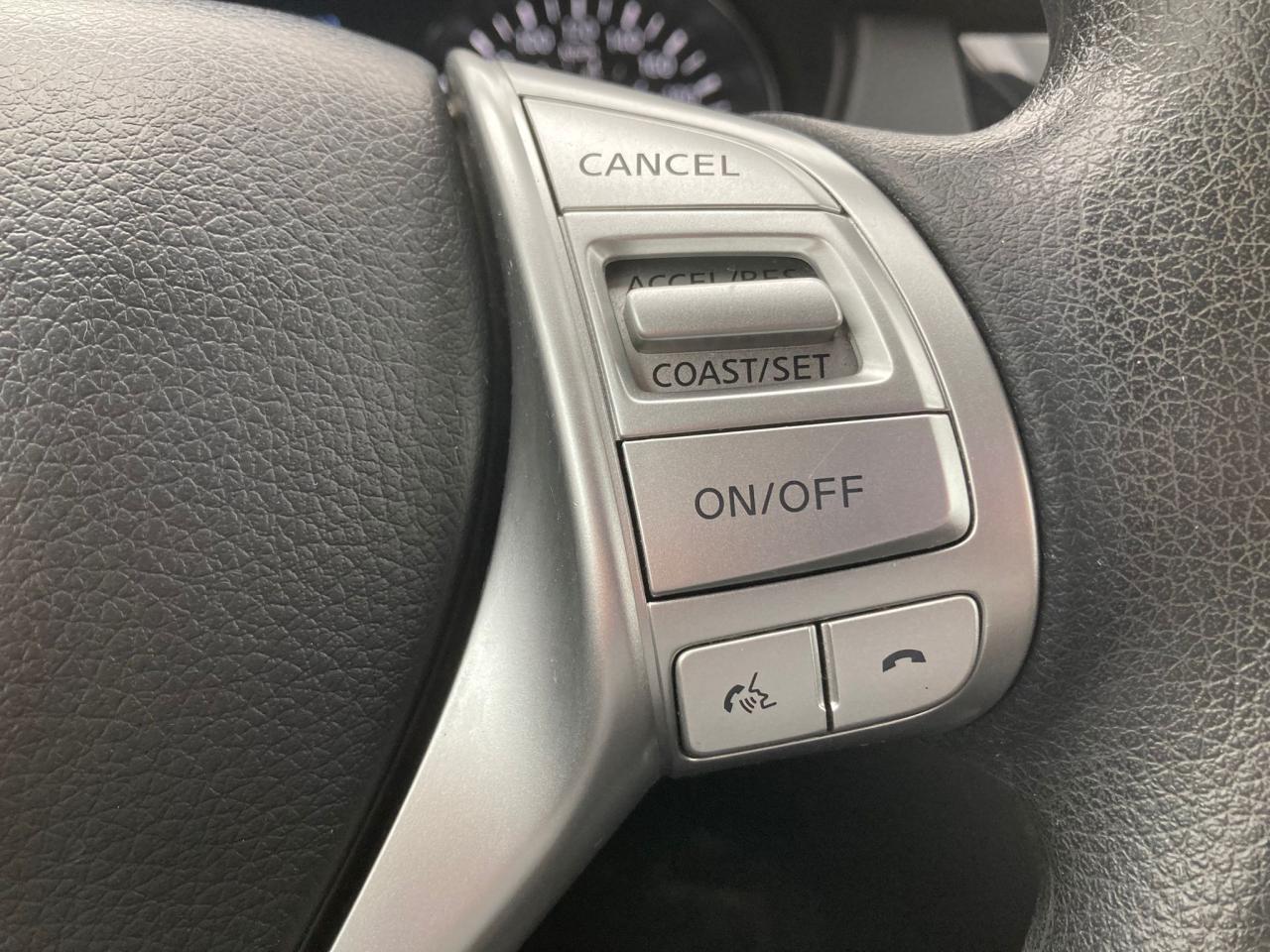 2016 Nissan Rogue AWD LOW KM NO ACCIDENT B-TOOTH CAMERA P- SUNROOF Photo3