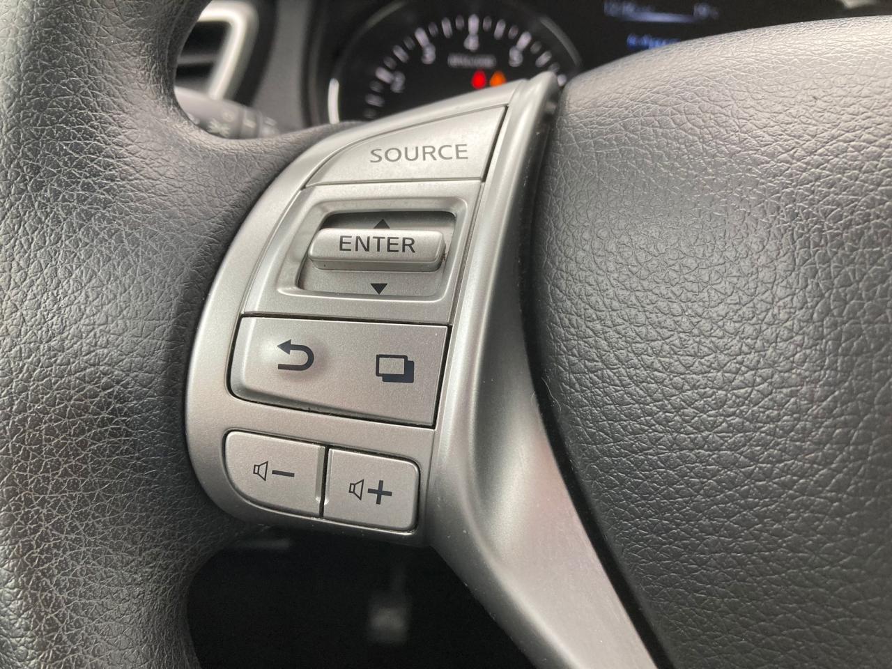 2016 Nissan Rogue AWD LOW KM NO ACCIDENT B-TOOTH CAMERA P- SUNROOF Photo2