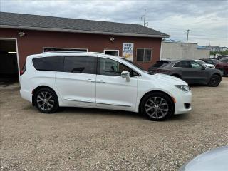 Used 2017 Chrysler Pacifica Limited for sale in Saskatoon, SK