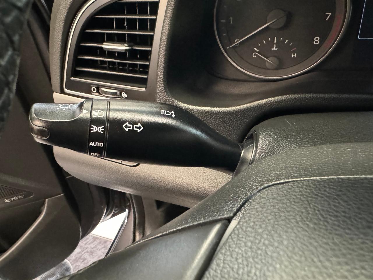 2017 Hyundai Elantra LIMITED+GPS+Sunroof+HeatedLeather+Camera+BlindSpot Photo111