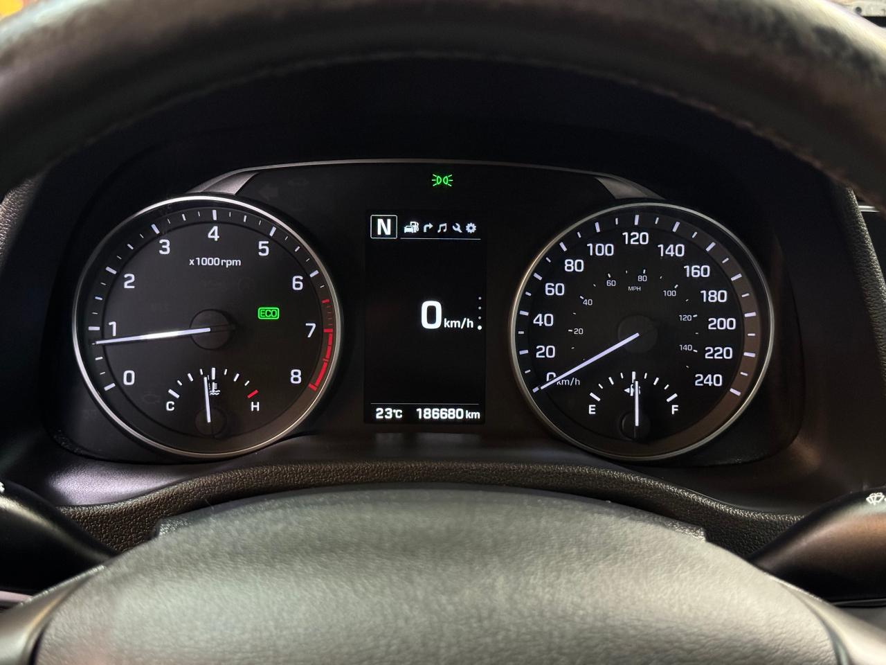 2017 Hyundai Elantra LIMITED+GPS+Sunroof+HeatedLeather+Camera+BlindSpot - Photo #18