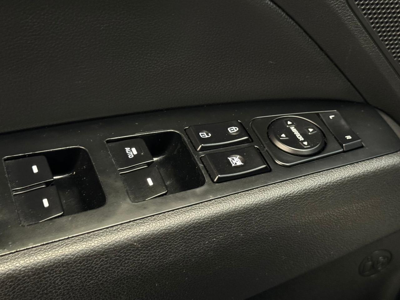 2017 Hyundai Elantra LIMITED+GPS+Sunroof+HeatedLeather+Camera+BlindSpot - Photo #49