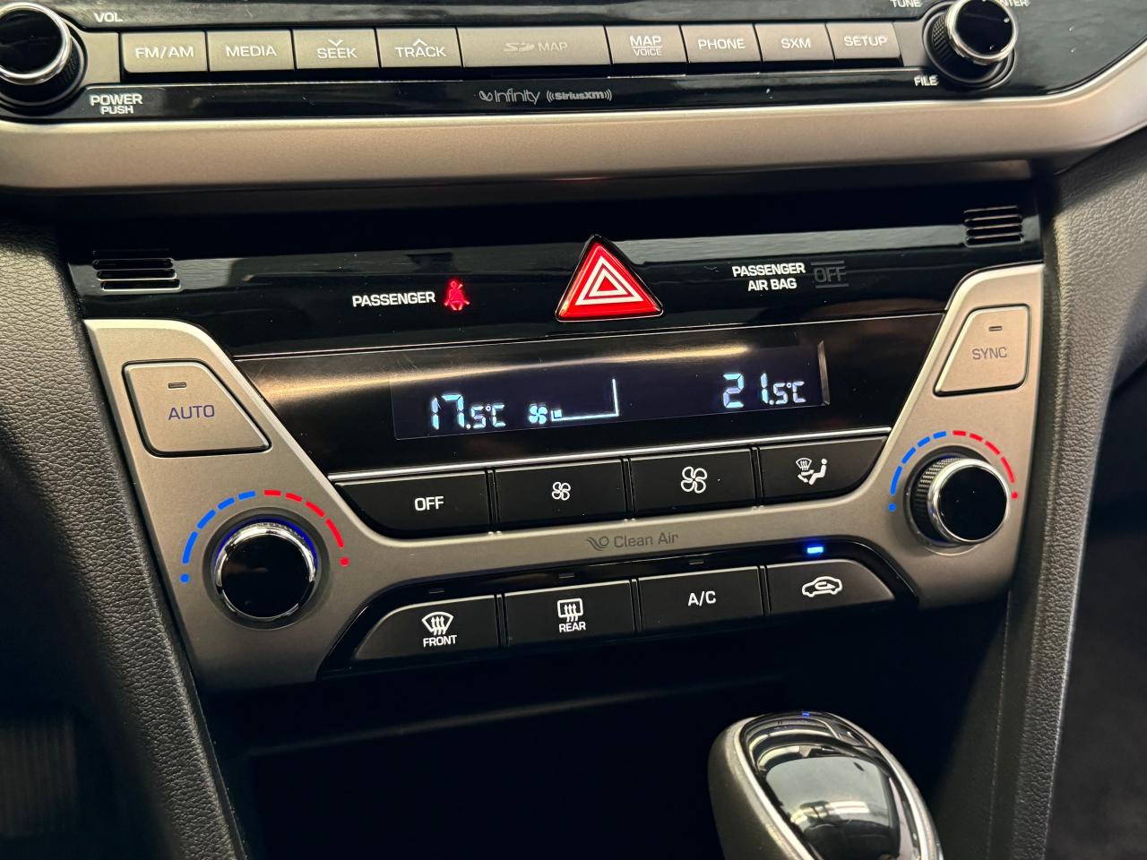 2017 Hyundai Elantra LIMITED+GPS+Sunroof+HeatedLeather+Camera+BlindSpot Photo34