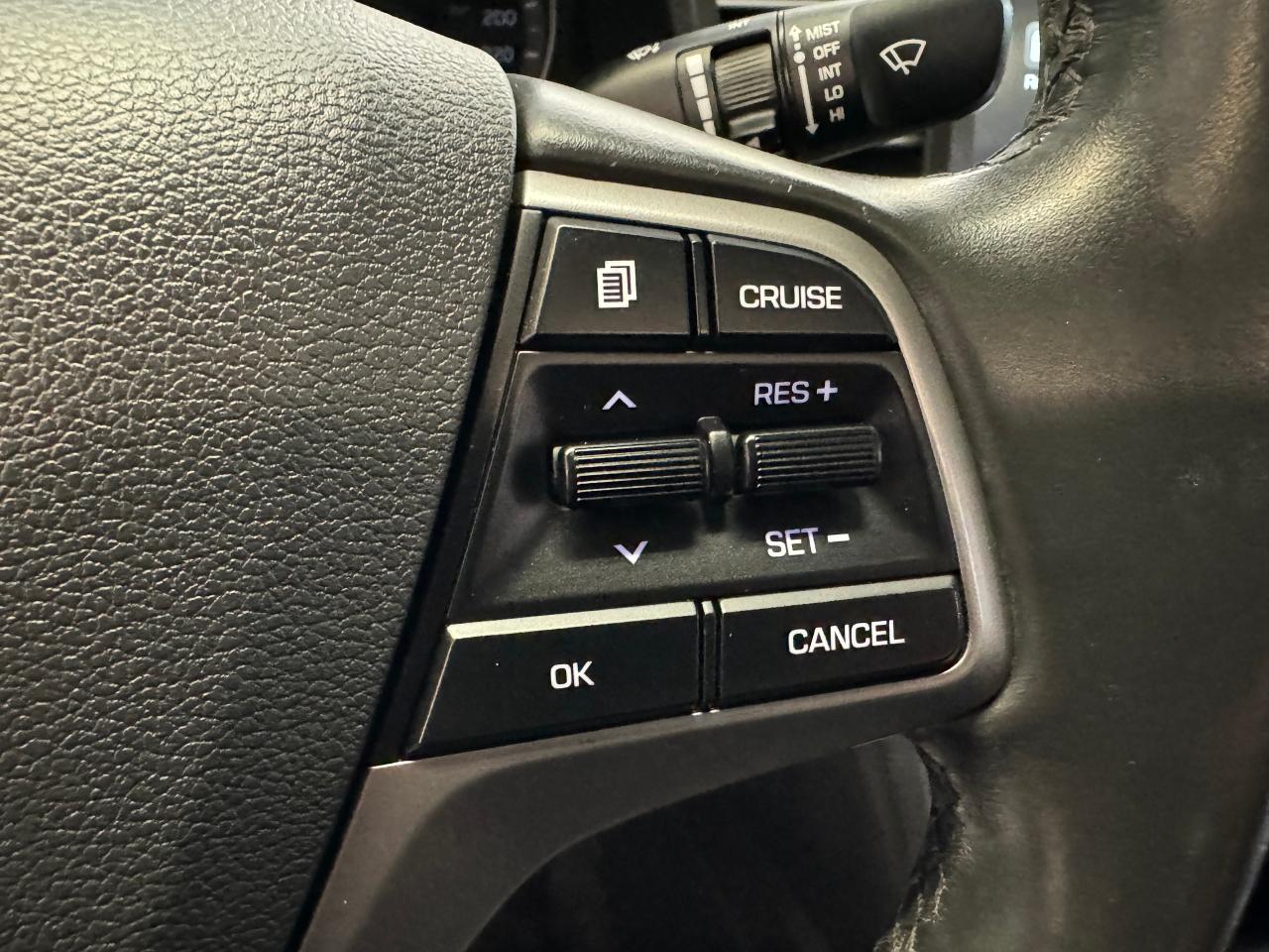 2017 Hyundai Elantra LIMITED+GPS+Sunroof+HeatedLeather+Camera+BlindSpot Photo45