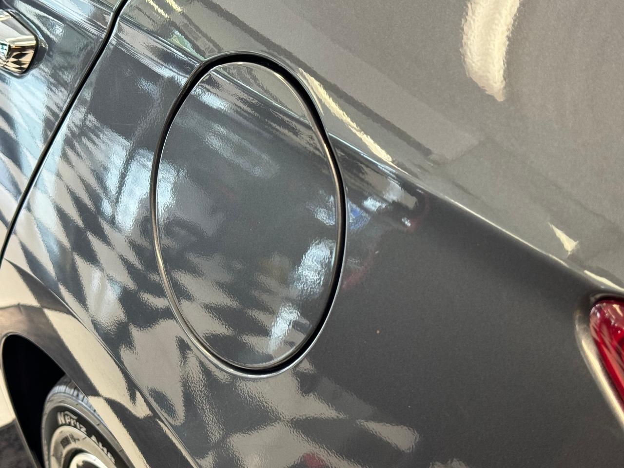 2017 Hyundai Elantra LIMITED+GPS+Sunroof+HeatedLeather+Camera+BlindSpot - Photo #60