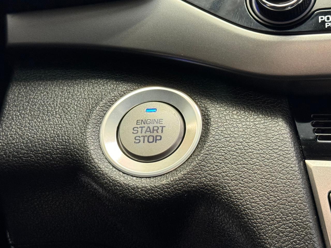 2017 Hyundai Elantra LIMITED+GPS+Sunroof+HeatedLeather+Camera+BlindSpot Photo107