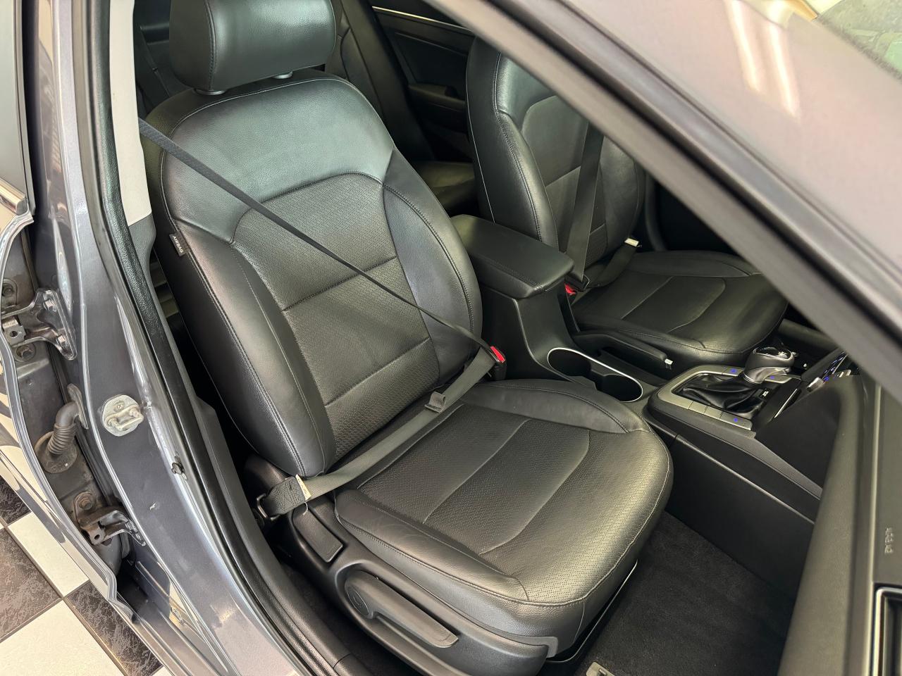 2017 Hyundai Elantra LIMITED+GPS+Sunroof+HeatedLeather+Camera+BlindSpot - Photo #24