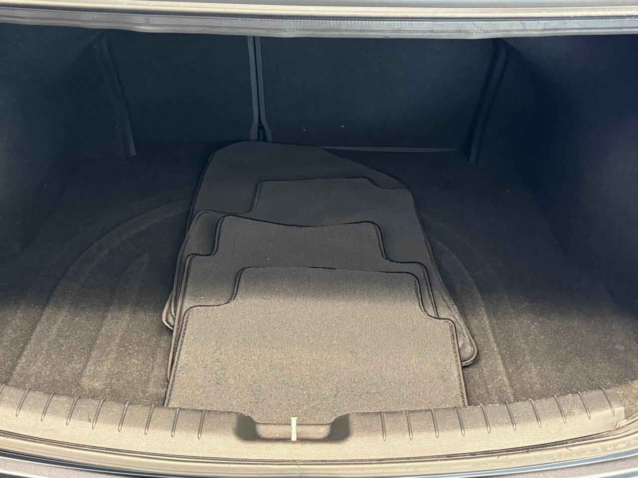 2017 Hyundai Elantra LIMITED+GPS+Sunroof+HeatedLeather+Camera+BlindSpot Photo91