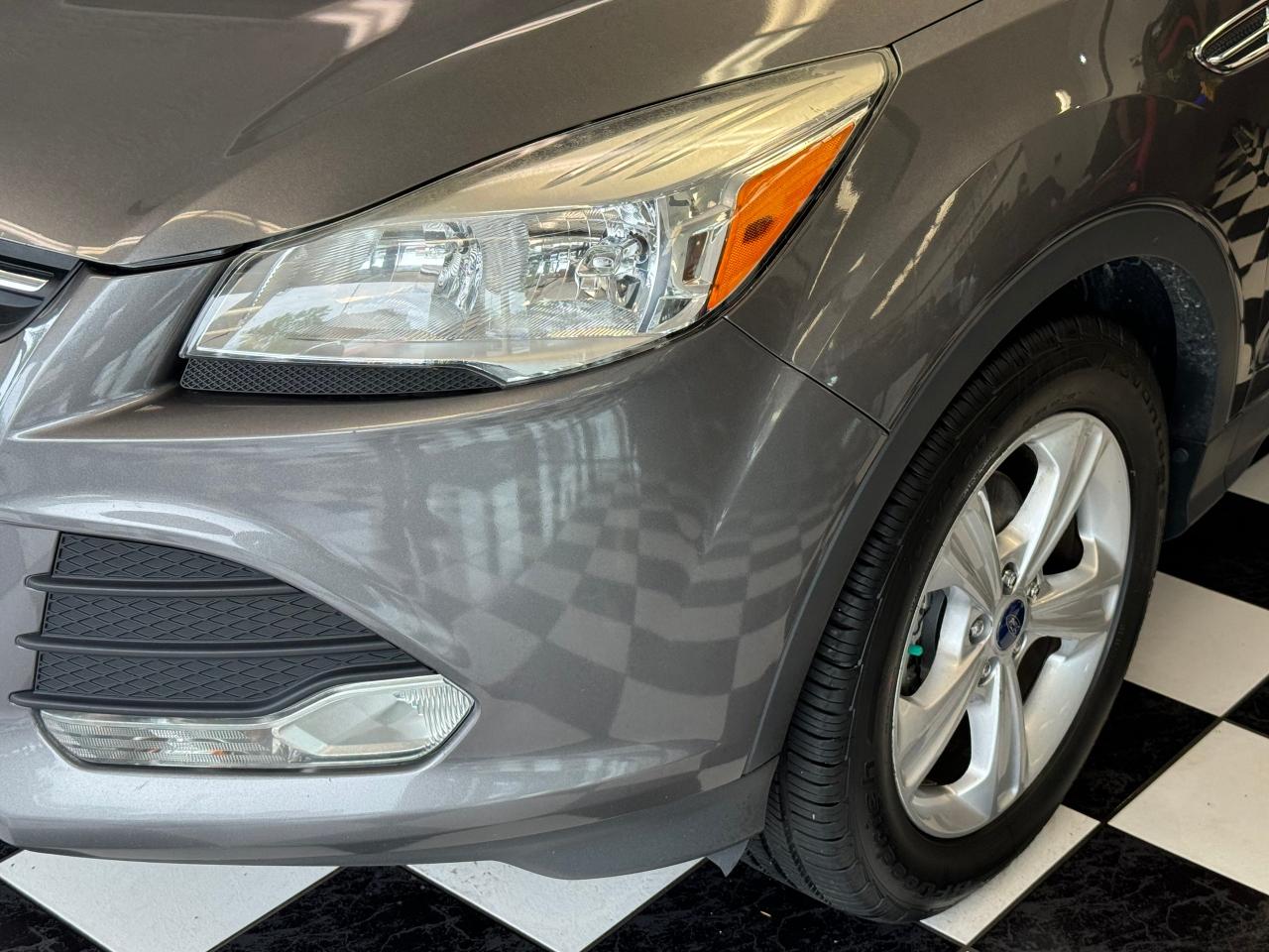 2014 Ford Escape SE+Camera+Remote Start+Power Lift Gate+New Tires - Photo #35