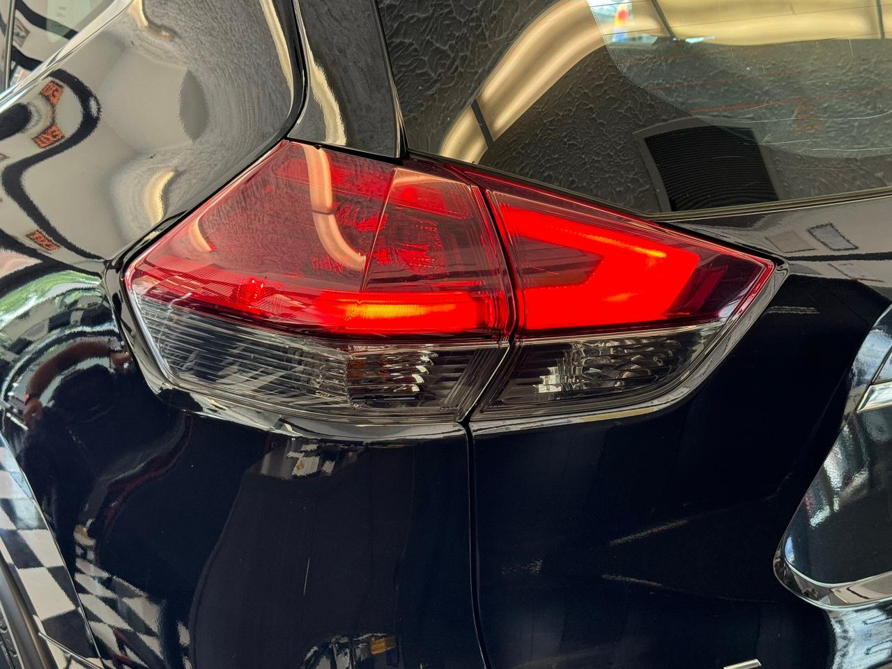 2018 Nissan Rogue S+Blind Spot+New Tires+Apple Play++CLEAN CARFAX Photo106