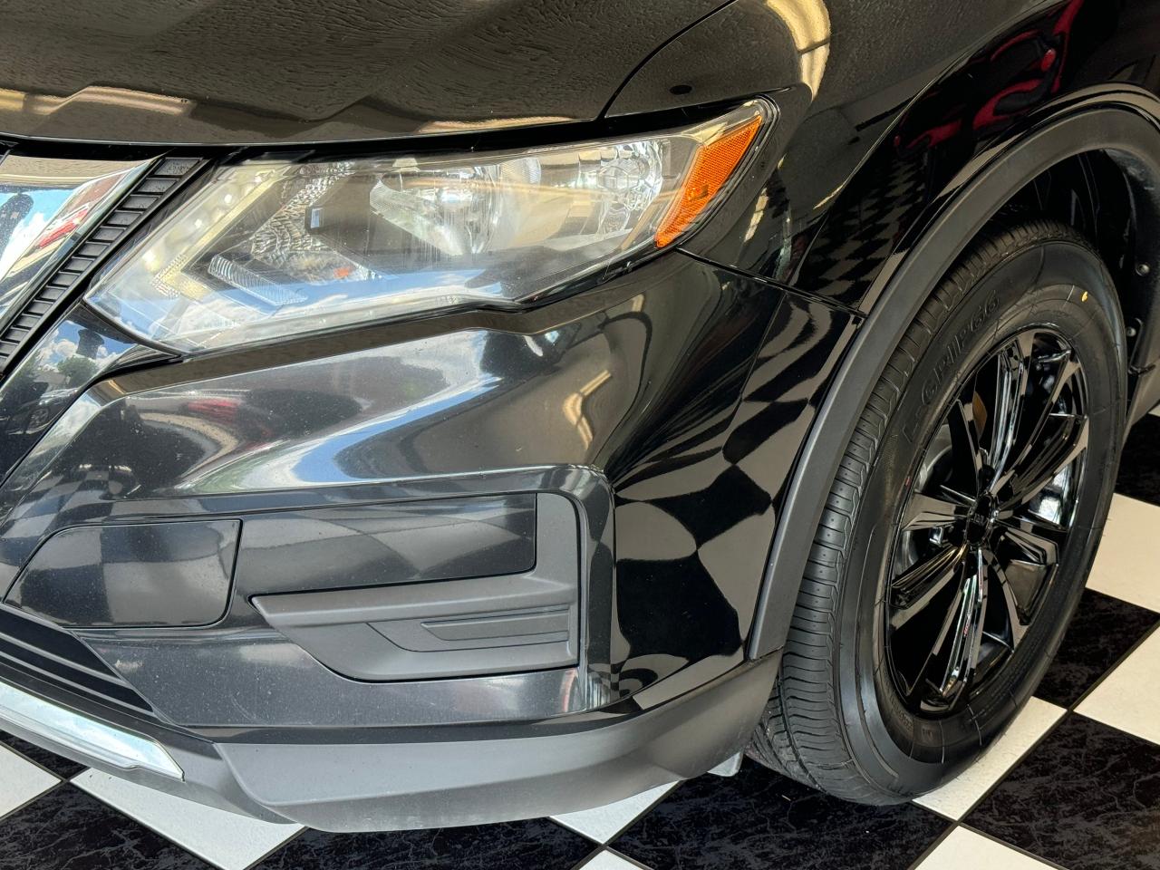 2018 Nissan Rogue S+Blind Spot+New Tires+Apple Play++CLEAN CARFAX Photo94