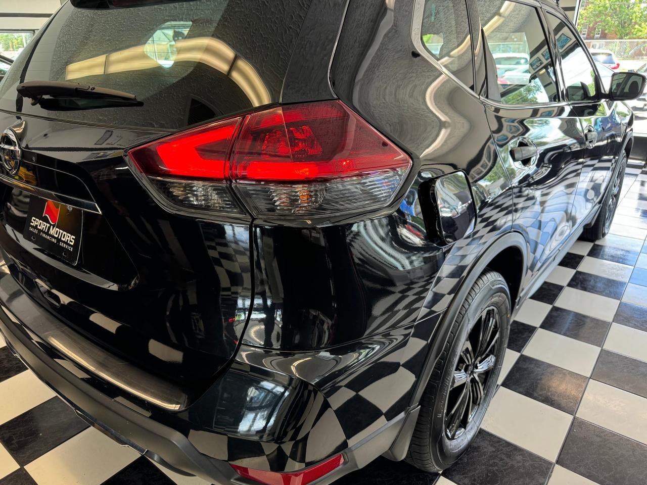 2018 Nissan Rogue S+Blind Spot+New Tires+Apple Play++CLEAN CARFAX Photo96