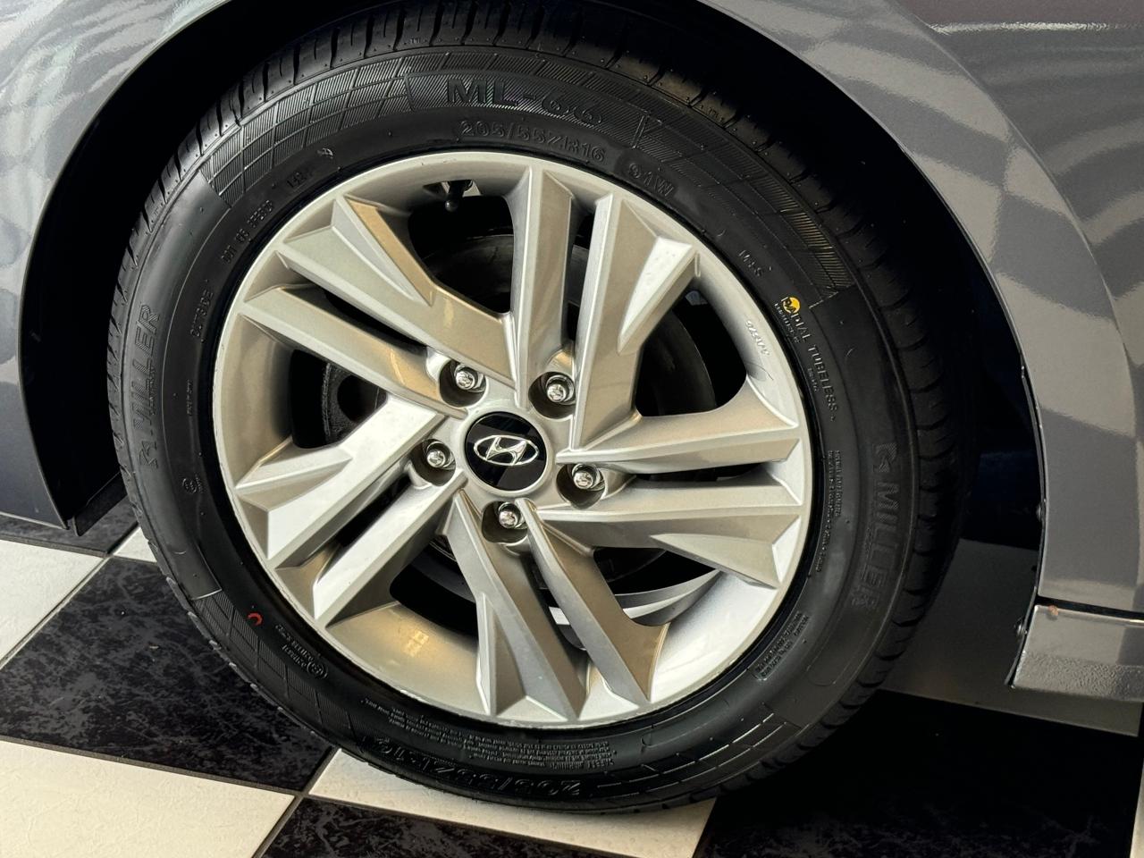 2020 Hyundai Elantra Preferred W/Sun&Safety+New Tires+CLEAN CARFAX - Photo #58