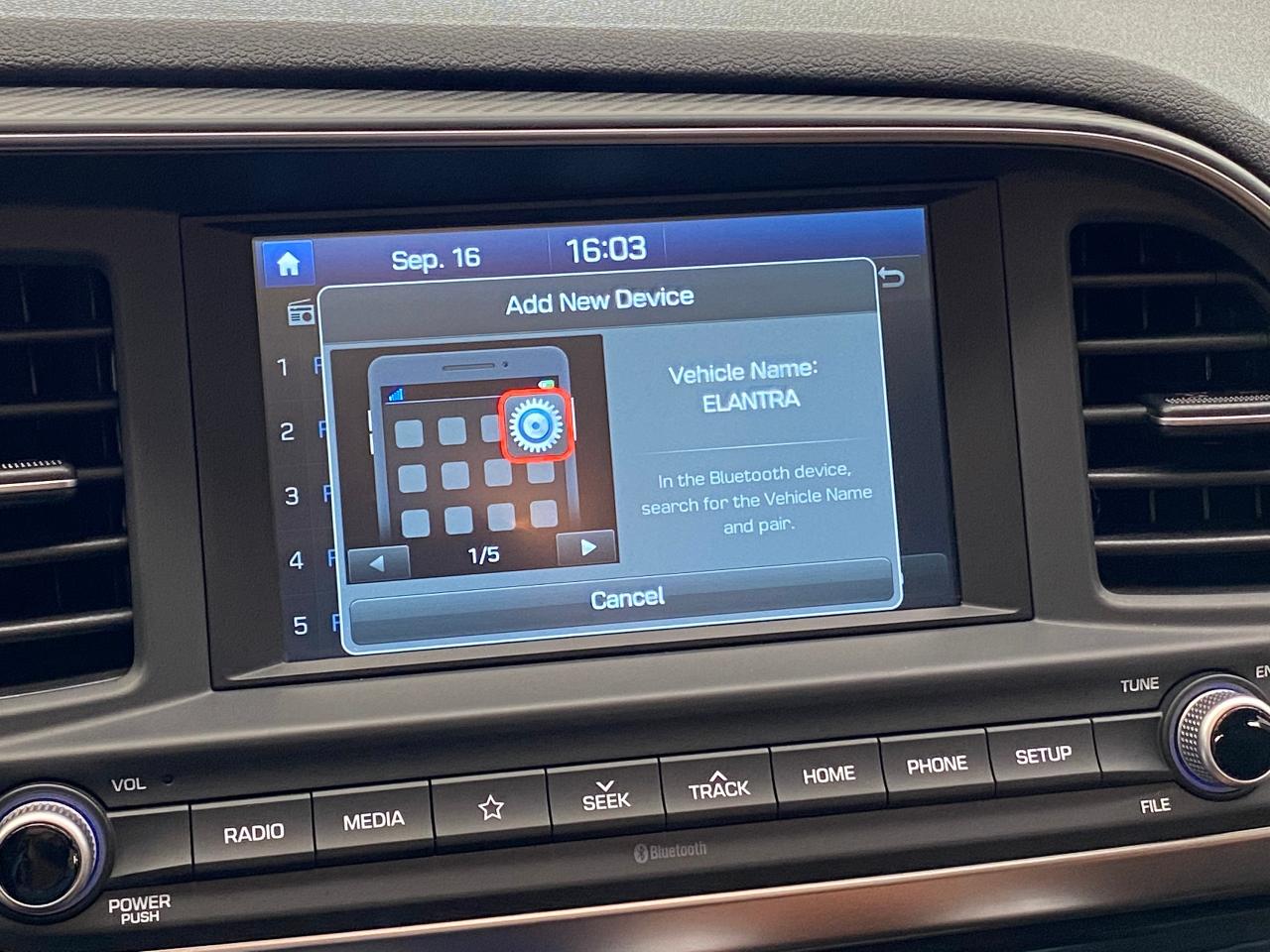 2020 Hyundai Elantra Preferred W/Sun&Safety+New Tires+CLEAN CARFAX - Photo #34