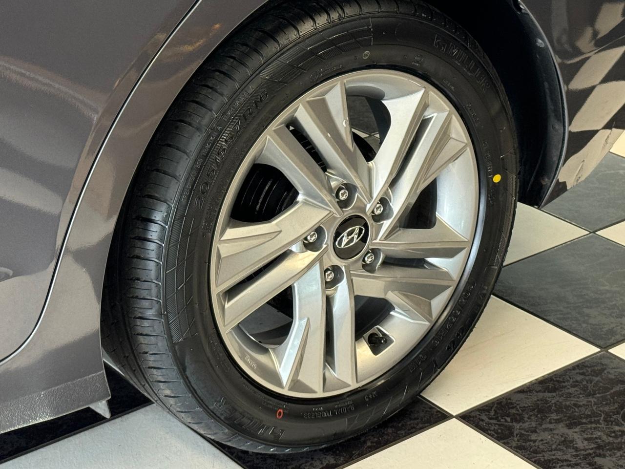 2020 Hyundai Elantra Preferred W/Sun&Safety+New Tires+CLEAN CARFAX - Photo #62