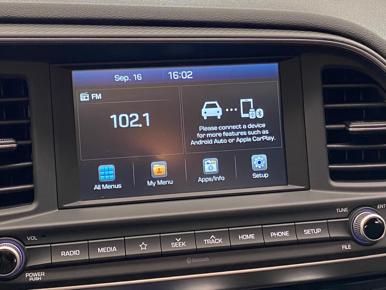 2020 Hyundai Elantra Preferred W/Sun&Safety+New Tires+CLEAN CARFAX - Photo #30