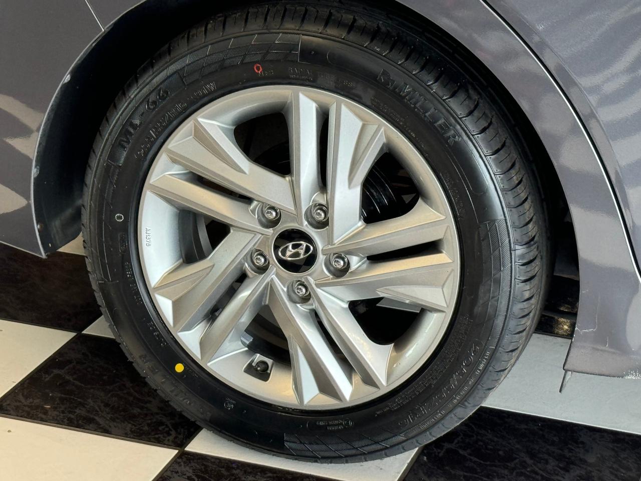 2020 Hyundai Elantra Preferred W/Sun&Safety+New Tires+CLEAN CARFAX - Photo #59