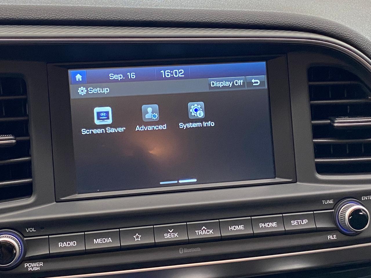 2020 Hyundai Elantra Preferred W/Sun&Safety+New Tires+CLEAN CARFAX - Photo #32