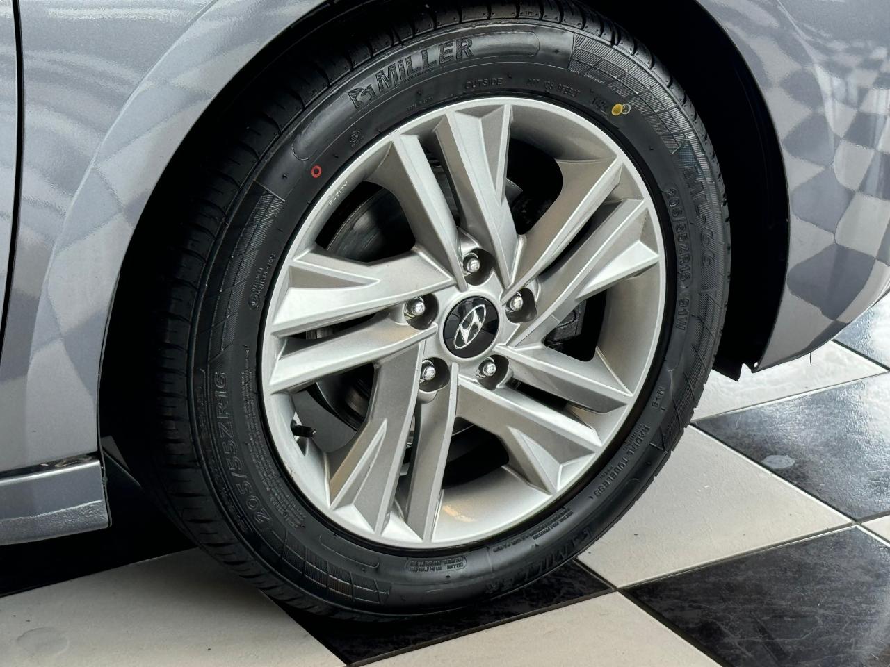 2020 Hyundai Elantra Preferred W/Sun&Safety+New Tires+CLEAN CARFAX - Photo #60
