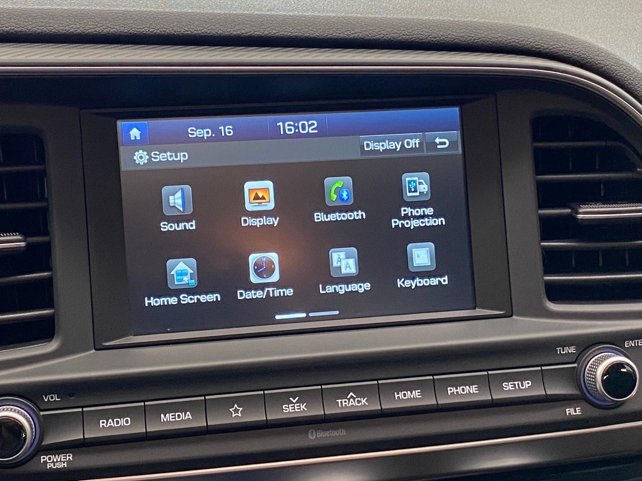 2020 Hyundai Elantra Preferred W/Sun&Safety+New Tires+CLEAN CARFAX - Photo #31