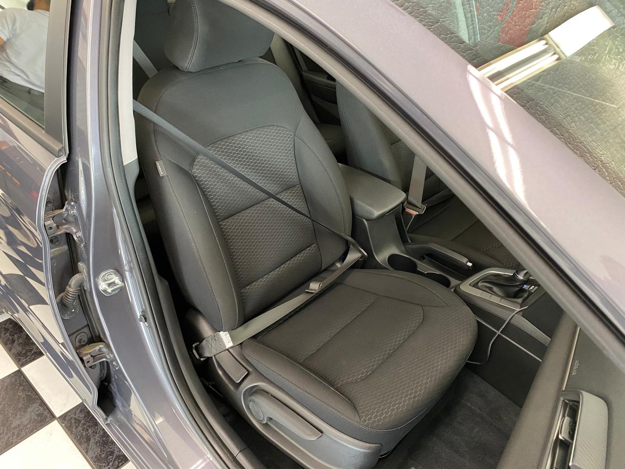 2020 Hyundai Elantra Preferred W/Sun&Safety+New Tires+CLEAN CARFAX - Photo #23