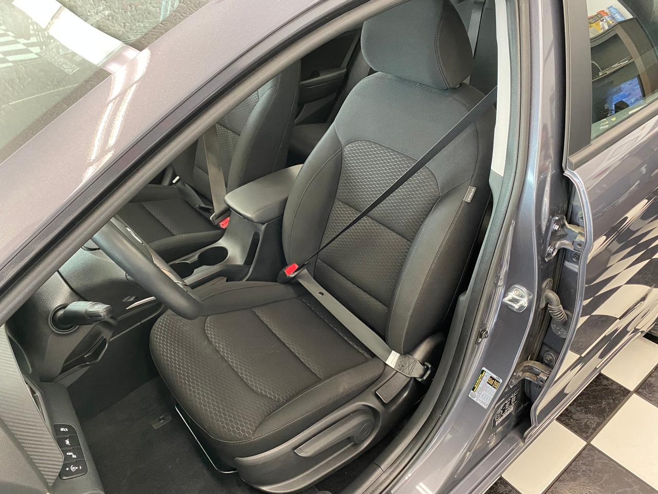 2020 Hyundai Elantra Preferred W/Sun&Safety+New Tires+CLEAN CARFAX - Photo #20