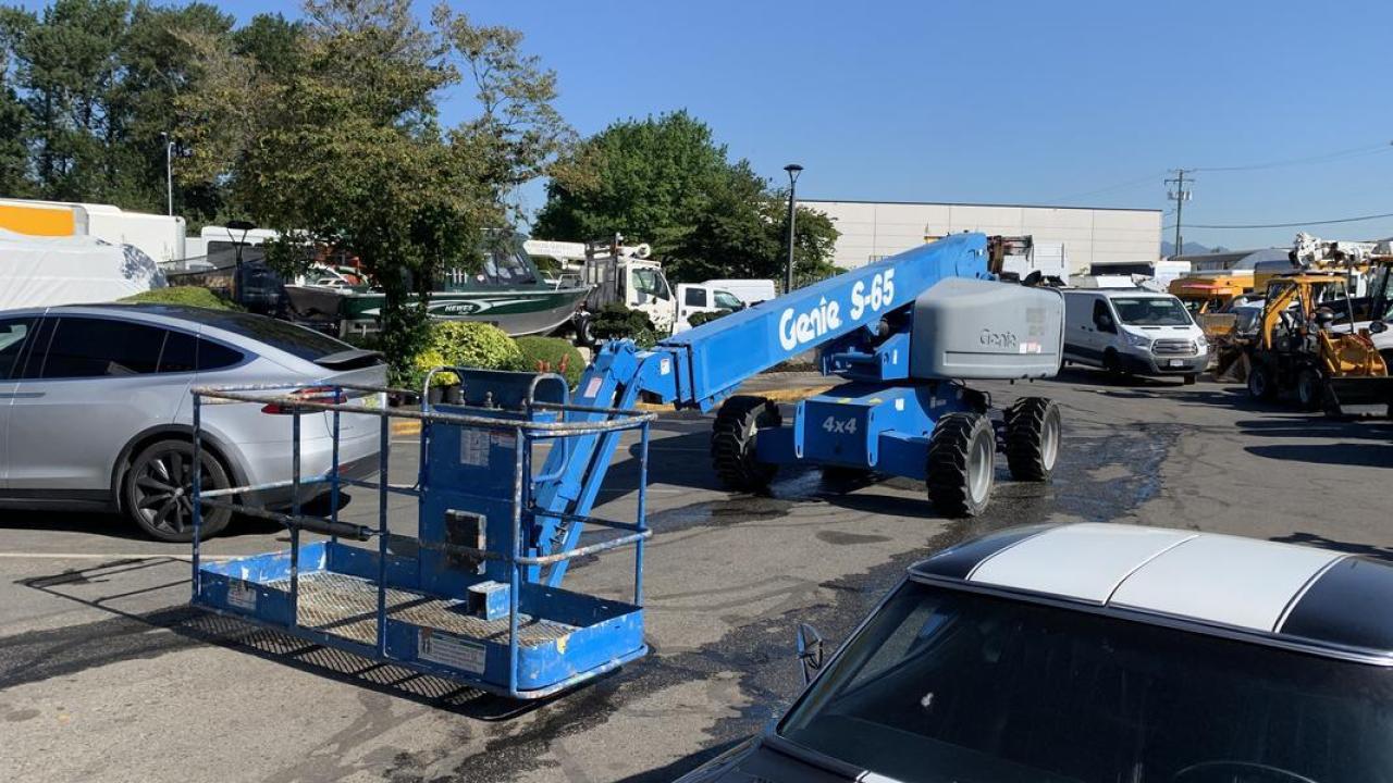 Used 2008 GENIE S-65 Boom Lift 4 wheel Drive Diesel for sale in Burnaby, BC