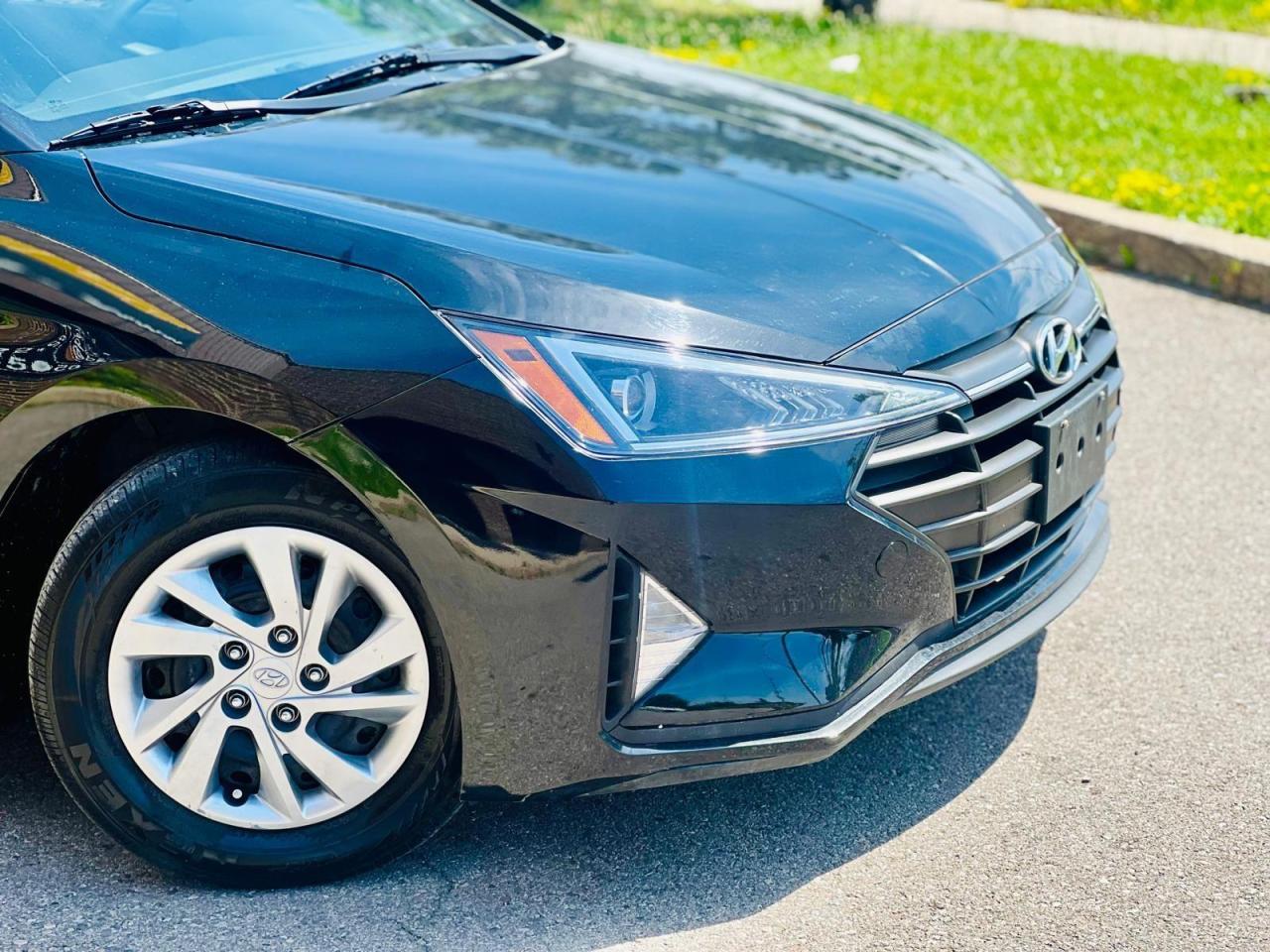 2020 Hyundai Elantra Essential Photo2