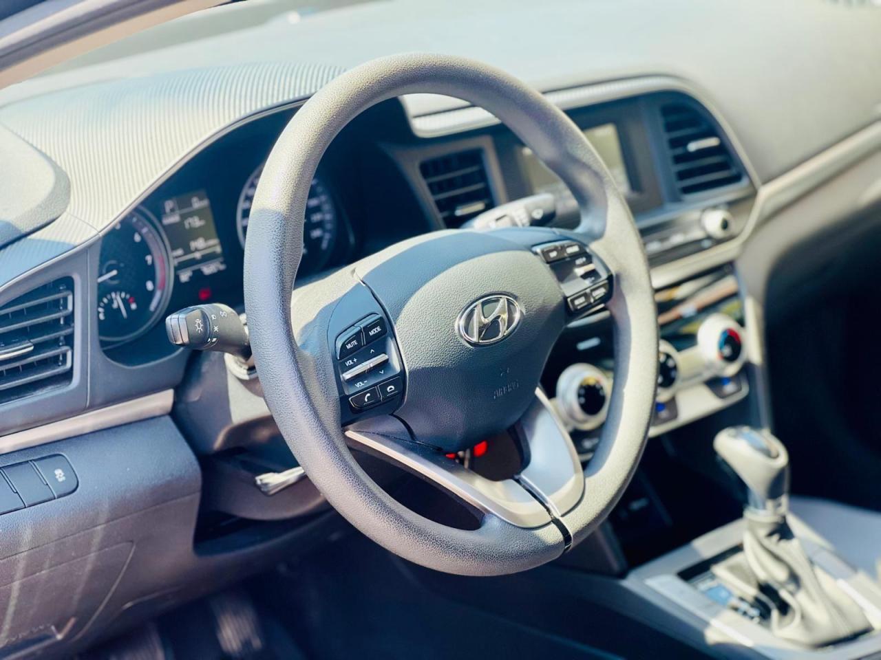 2020 Hyundai Elantra Essential Photo3