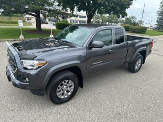 Used 2017 Toyota Tacoma SR5 4WD for sale in Mississauga, ON