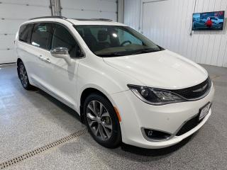 Used 2017 Chrysler Pacifica Limited for sale in Brandon, MB